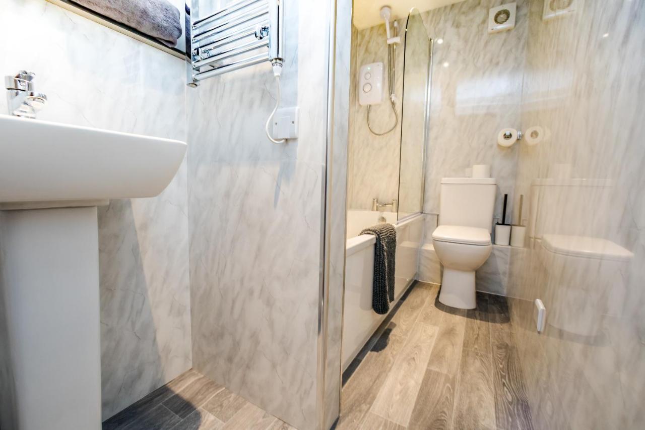 Greenhead Central Huddersfield Extérieur photo