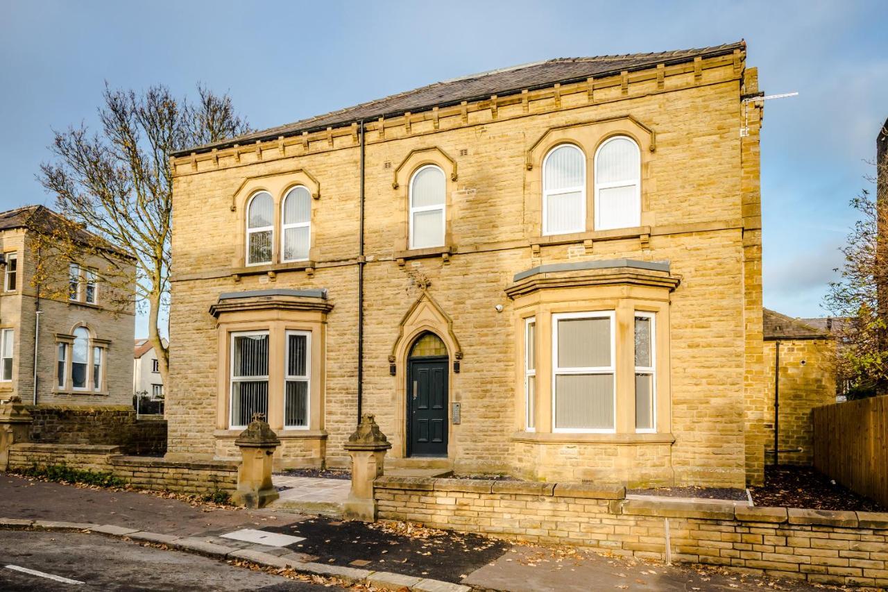 Greenhead Central Huddersfield Extérieur photo