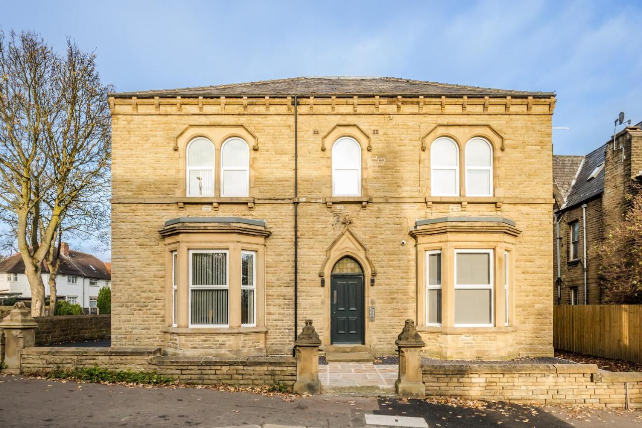 Greenhead Central Huddersfield Extérieur photo