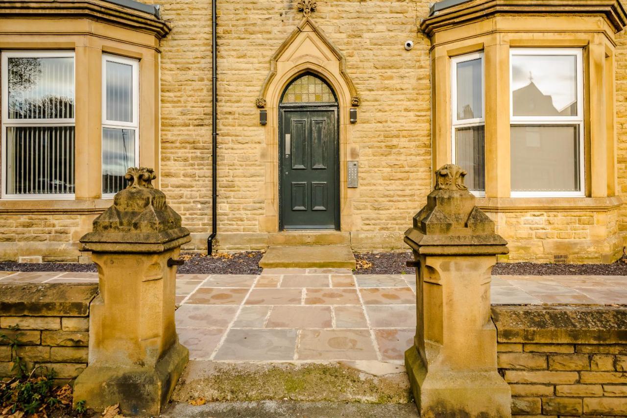 Greenhead Central Huddersfield Extérieur photo